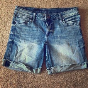 Kut from the Kloth distressed fray short